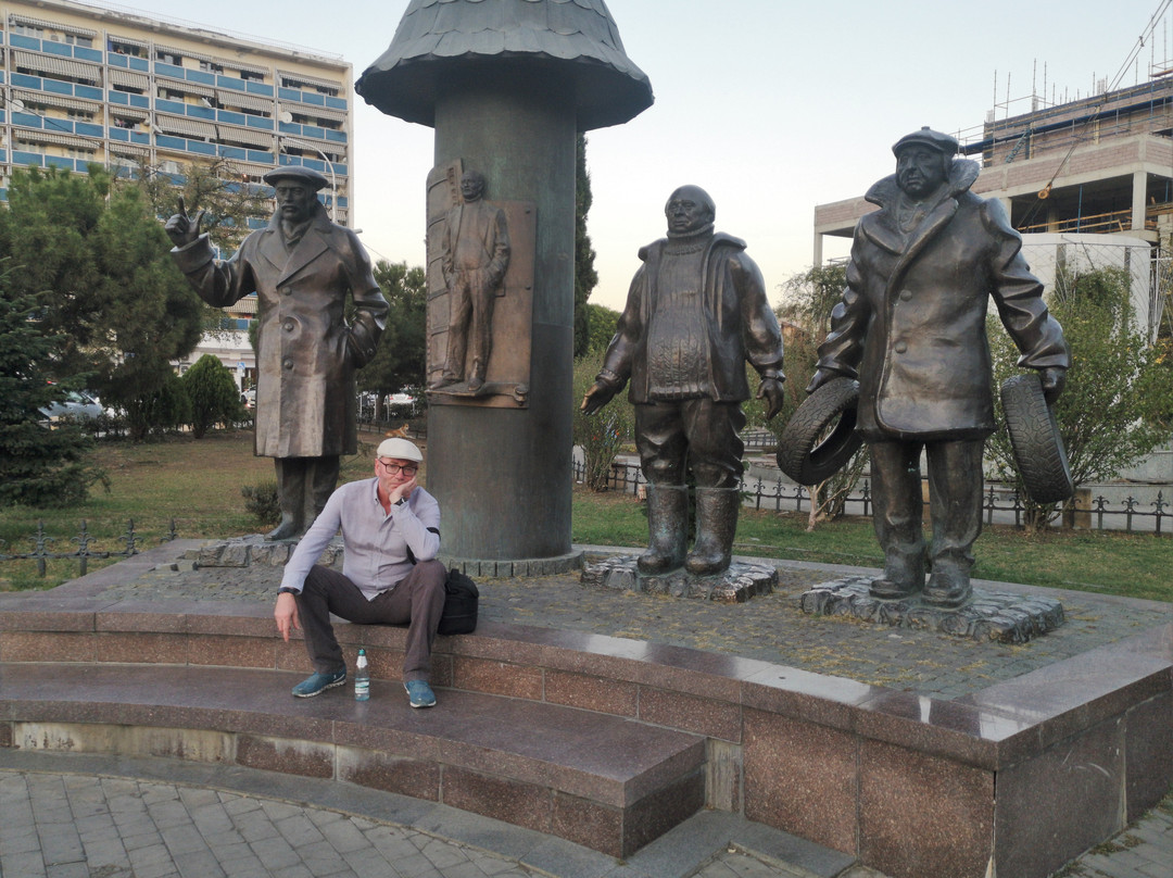 Monument to Characters of Movie Mimino-第比利斯必去景点