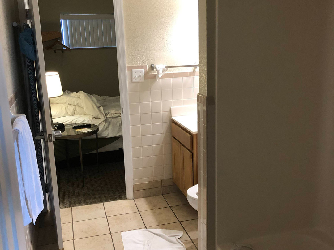 开曼汽车旅馆主图