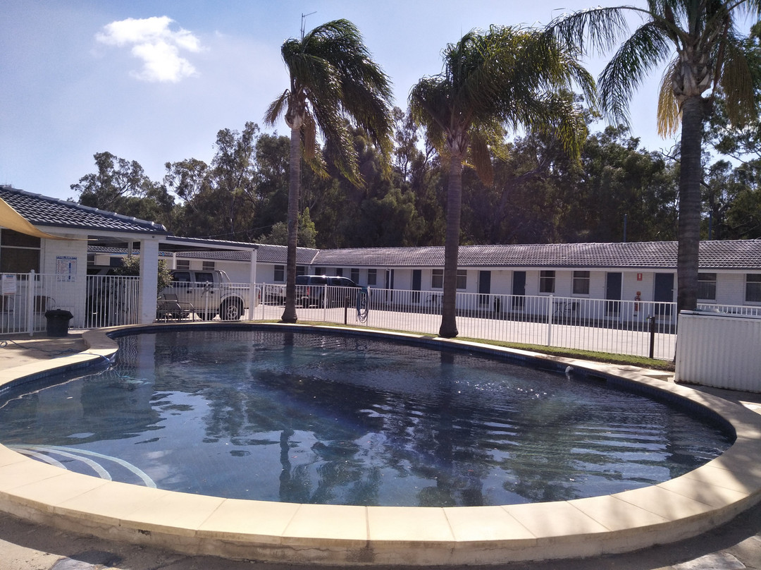 Coach House Hotel Motel主图