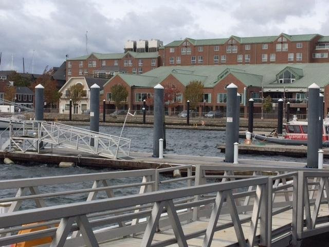 纽波特万豪酒店主图