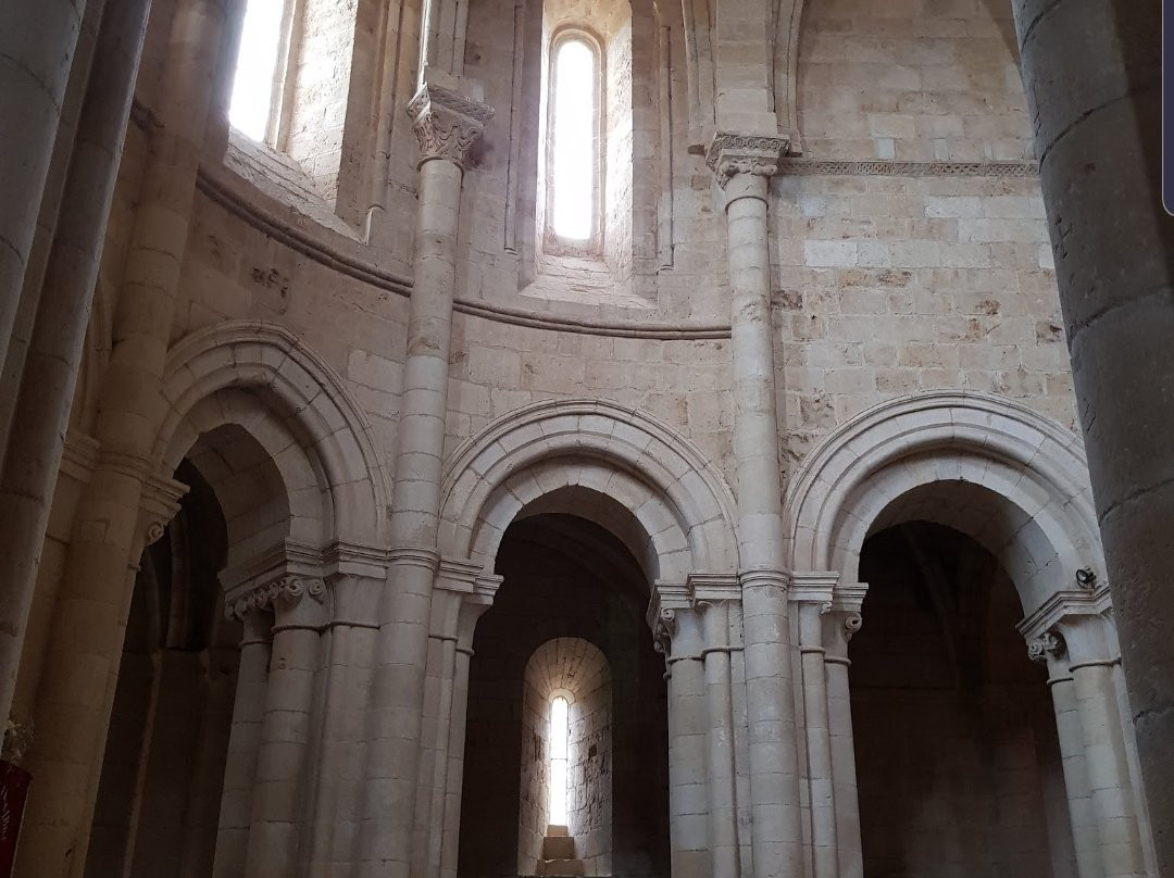 Monasterio Santa Maria La Real de Gradefes景点图片