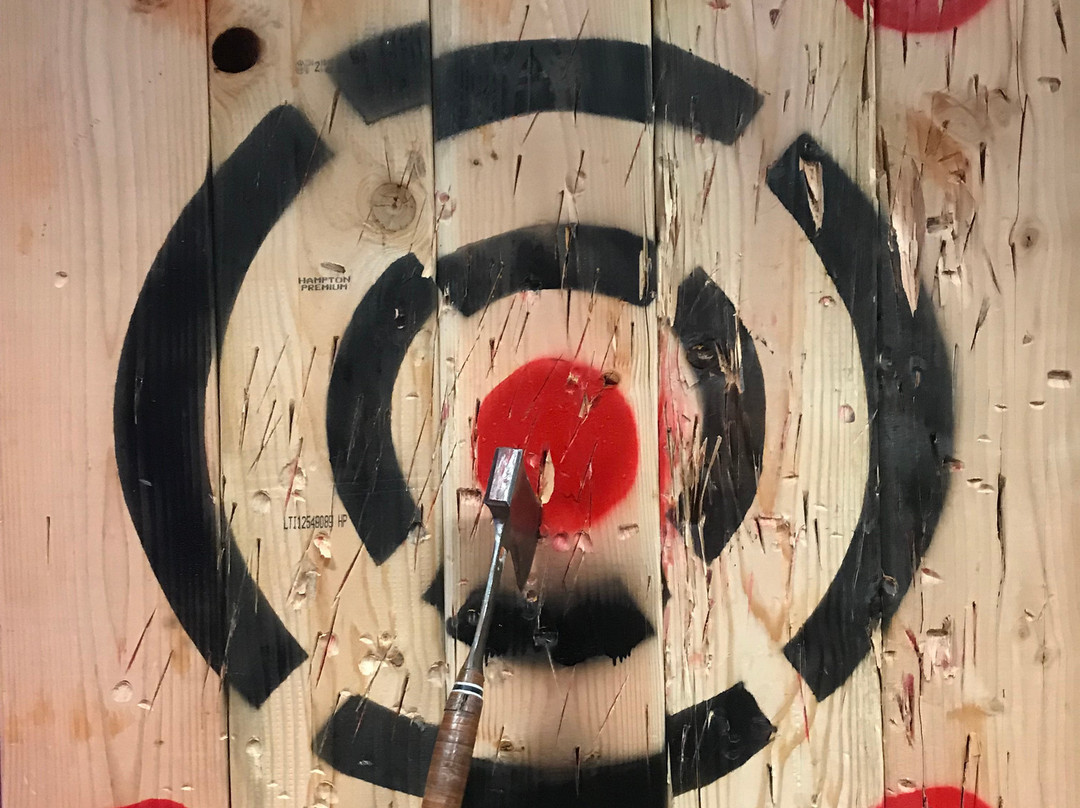 Hackensack旅游景点-Axeholez Hatchet House NJ