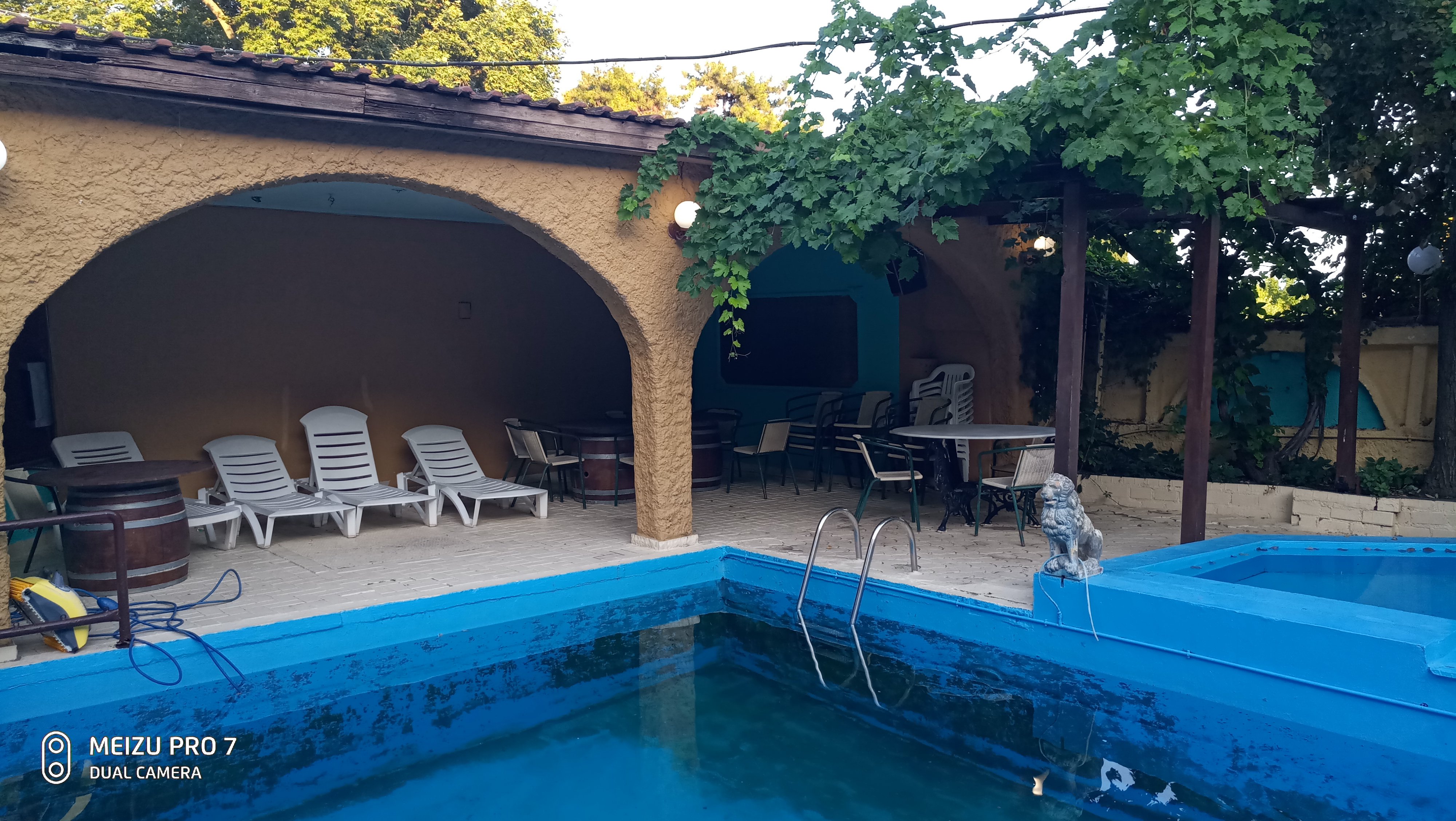Balkan Hotel-泳池