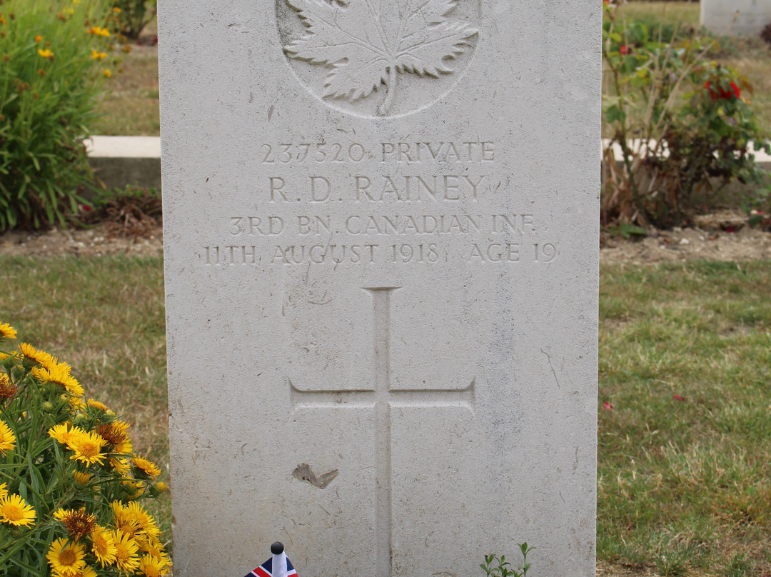 Villers-Bretonneux Military Cemetery景点图片