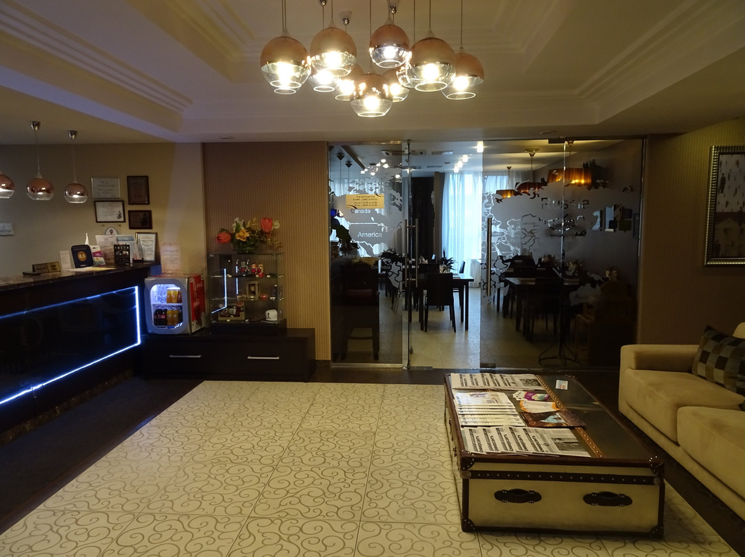 Diplomat Hotel主图