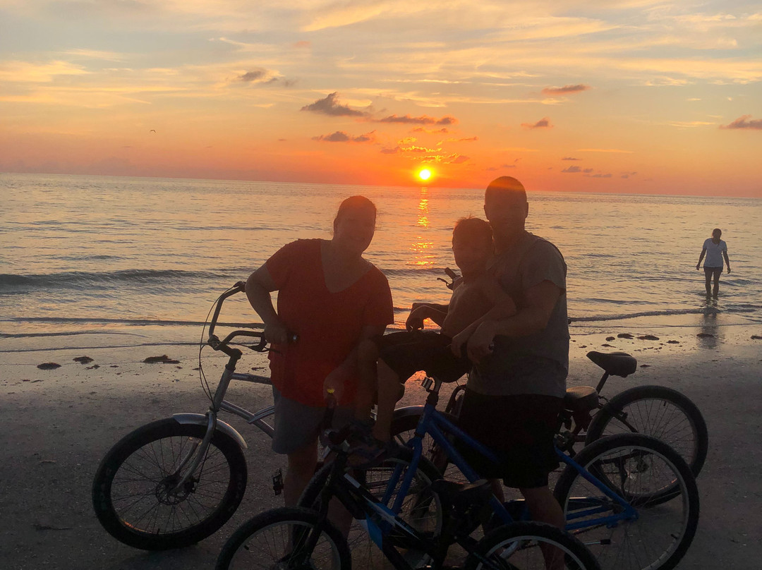 Rad Bikes, Beach, Surf & Rentals景点图片