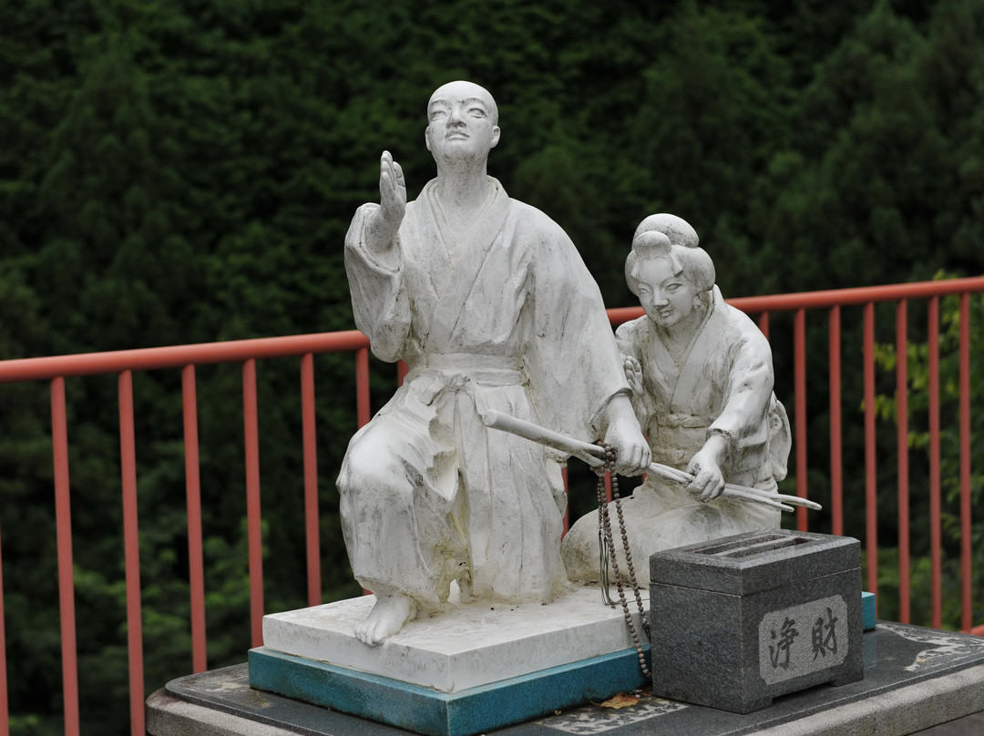Tsubosaka Temple Osato Sawaichi Statue景点图片