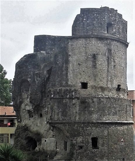 Torre di Castruccio-卡拉拉必去景点