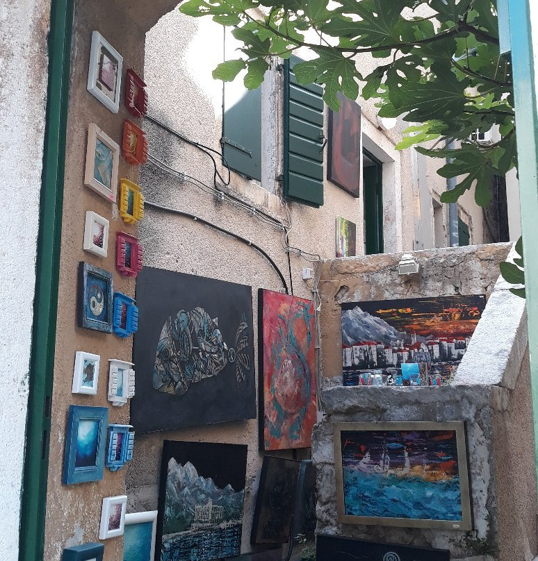 New World Lover Art Galery-玛卡沙必去景点