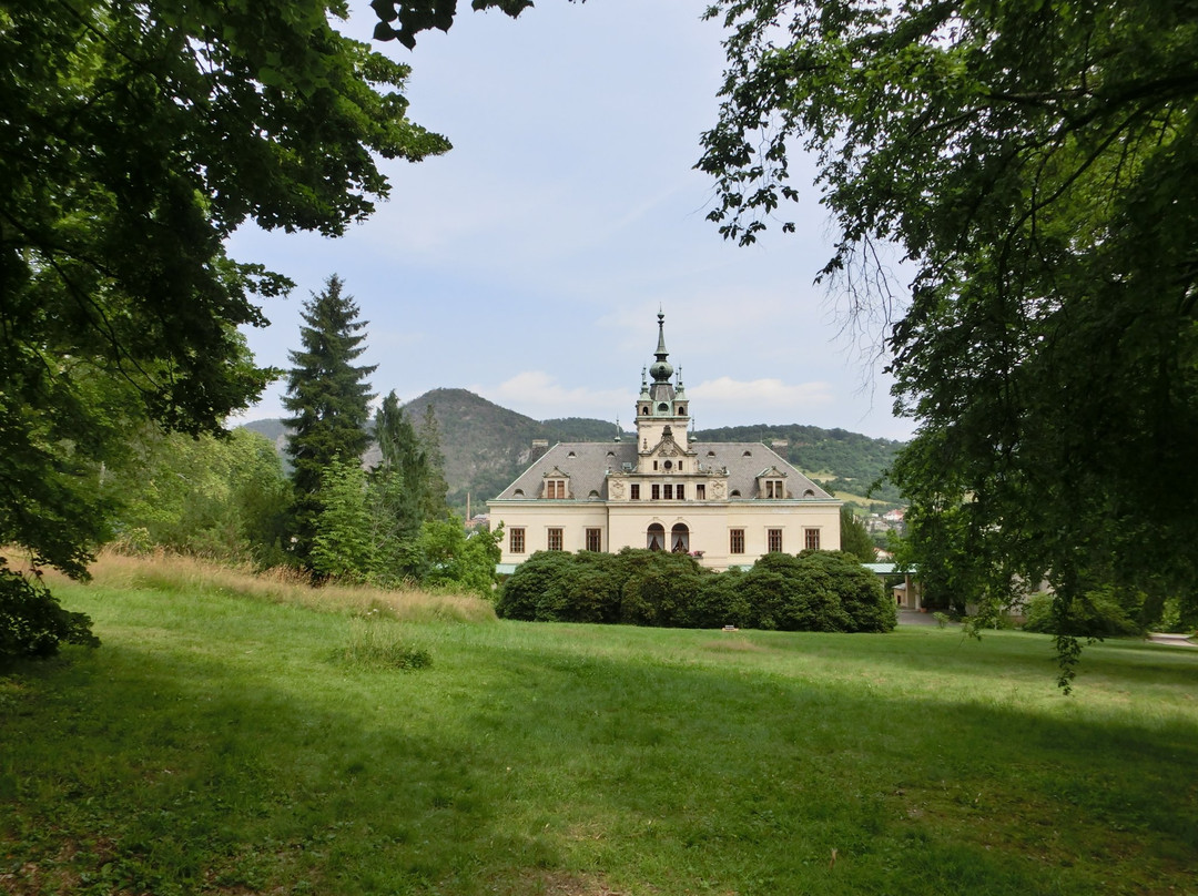 拉贝河畔乌斯季旅游景点-Zámek Velké Březno