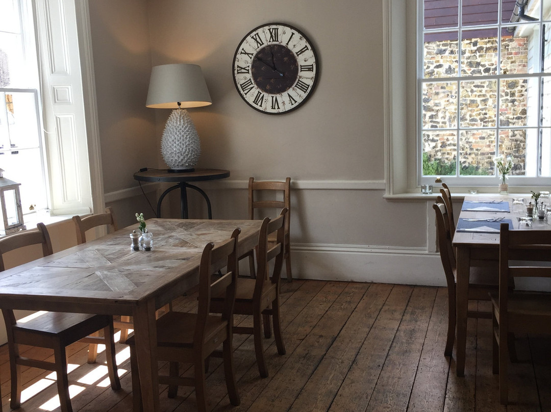 The Blue Pigeons主图