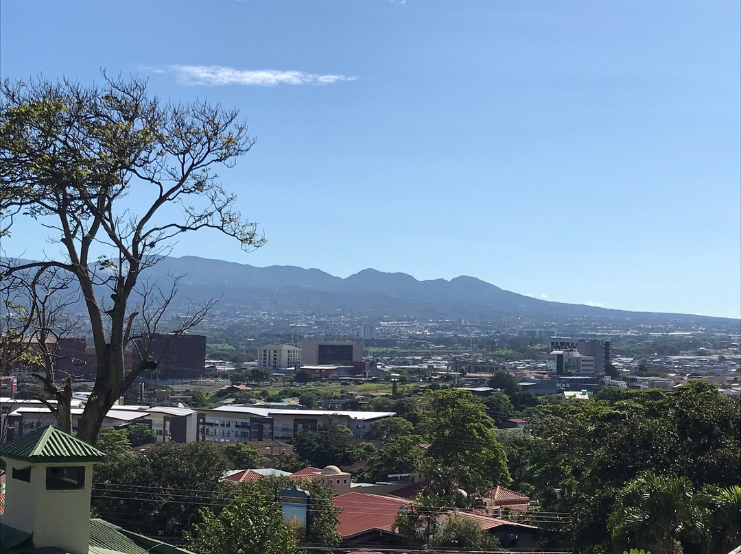 Out of Bounds Hotel主图