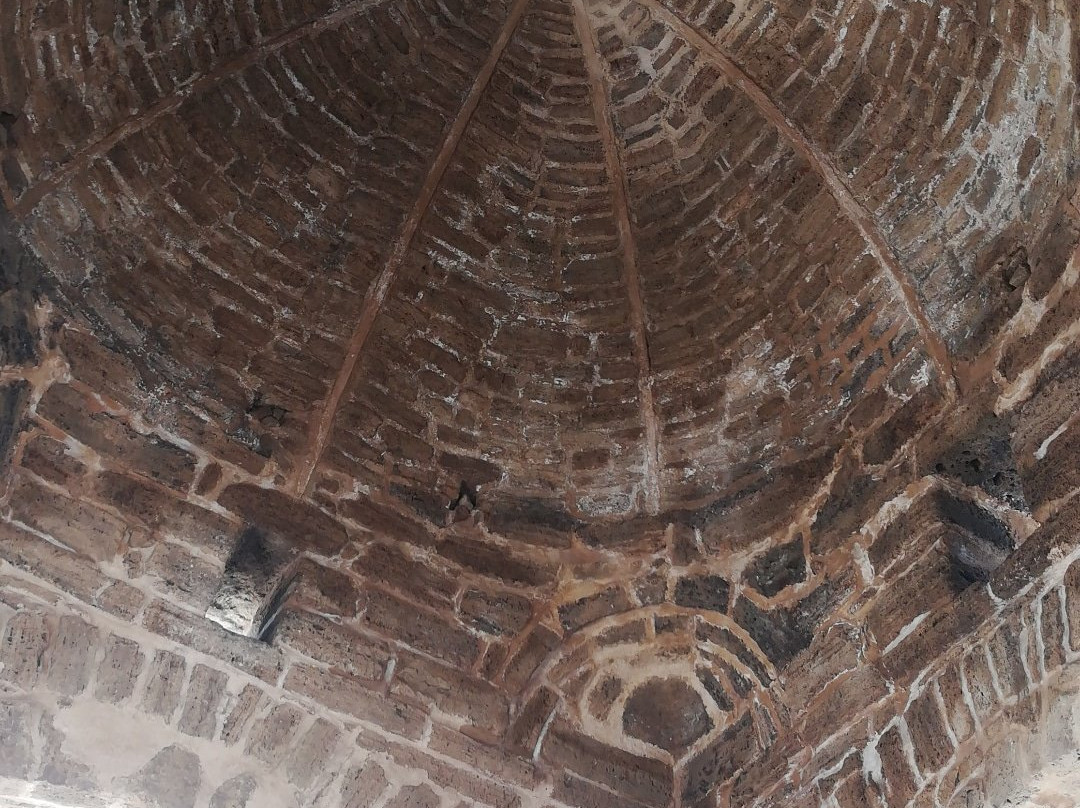 Chaar Taaghi Zigurat-Neyasar必去景点