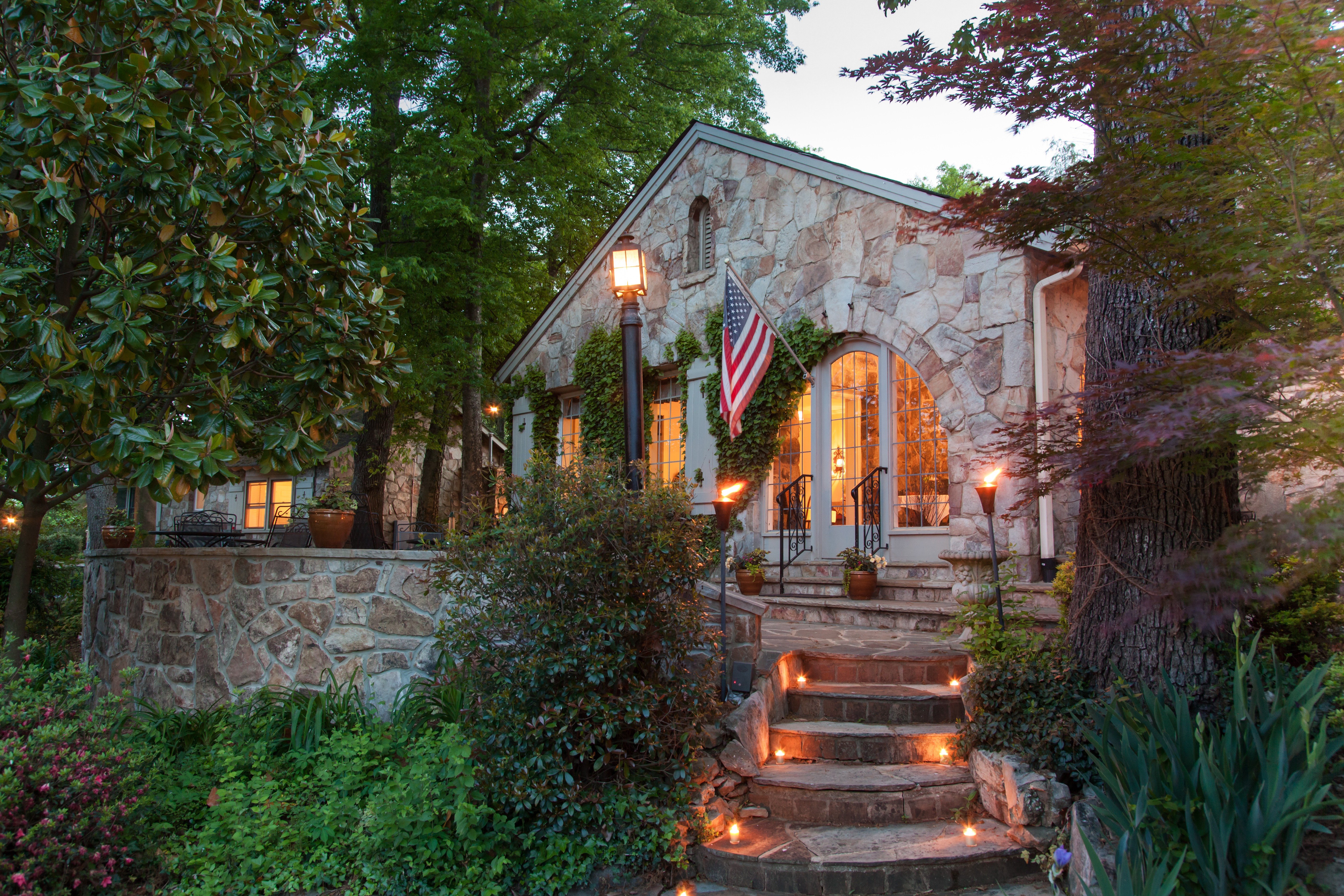 Chanticleer Inn Bed and Breakfast-官方