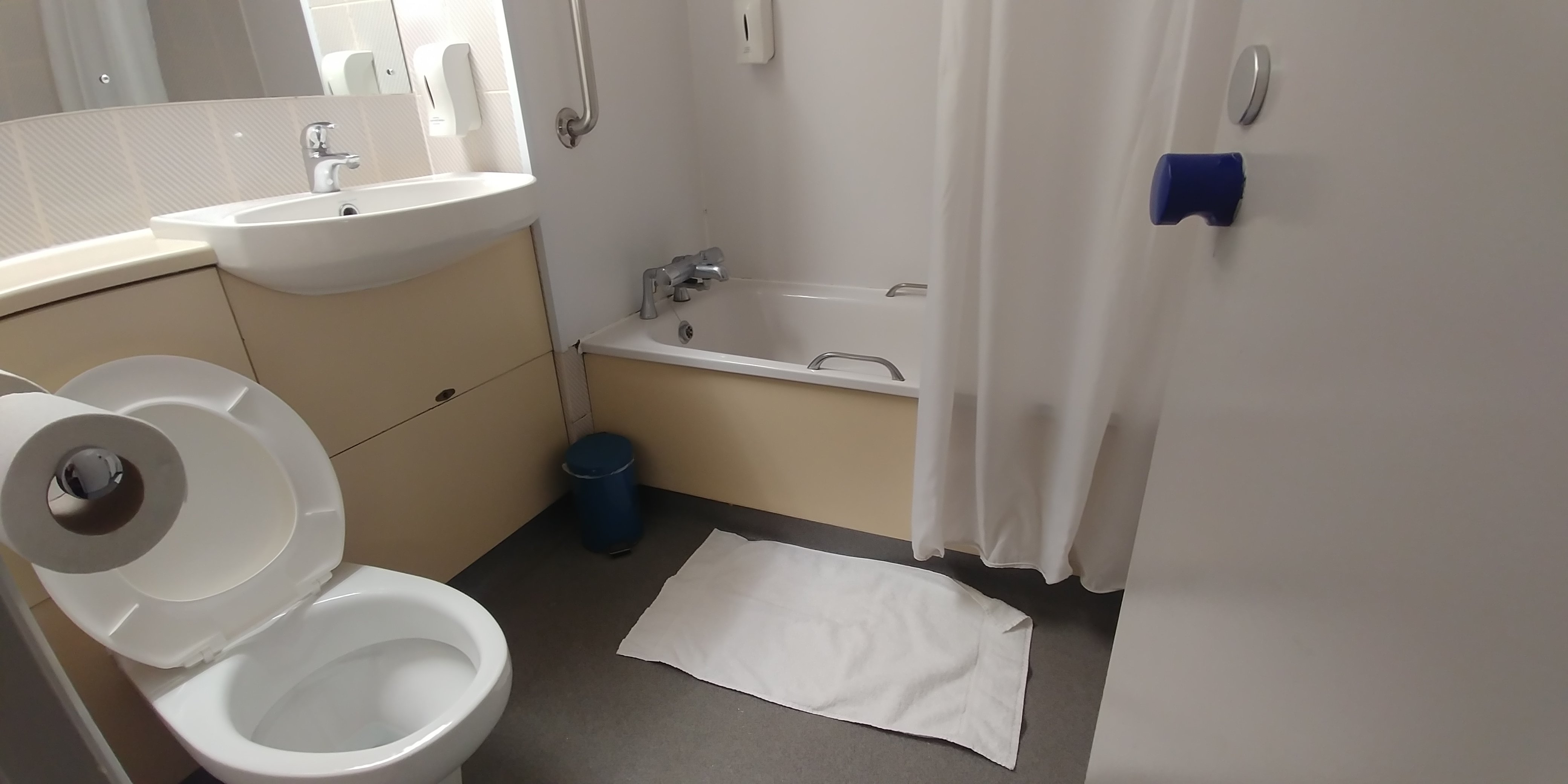 Travelodge Amesbury Stonehenge-浴室