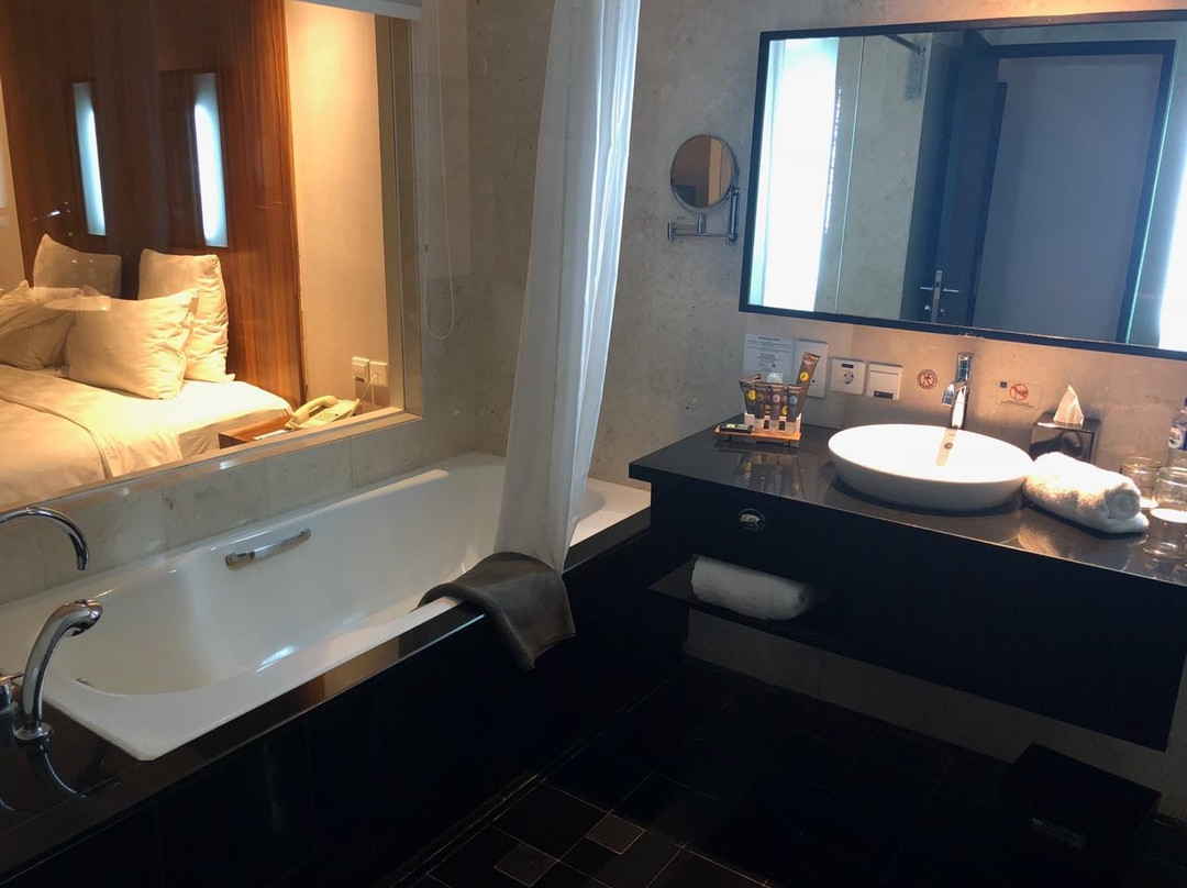 巴厘巴板诺富特酒店主图