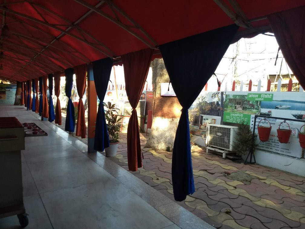 Hotel Highway Treat, Bhimbetka (MPTDC)主图