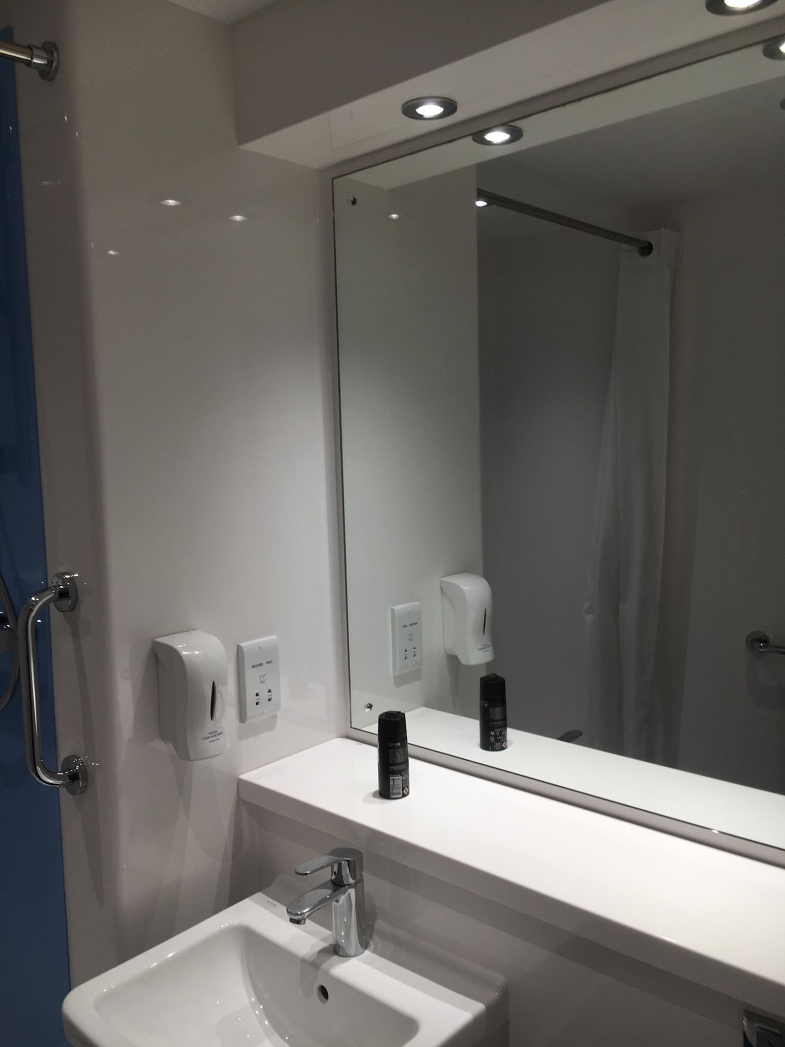 Travelodge London Wood Green hotel-浴室