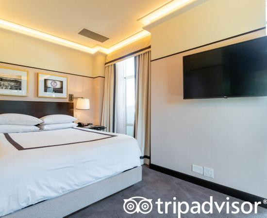 日落塔酒店主图