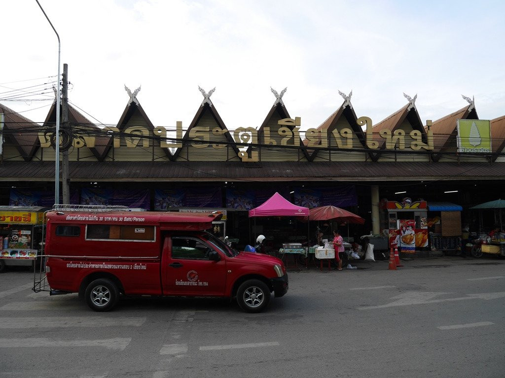 Bumrung Buri Market景点图片