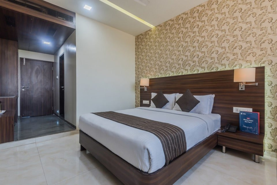 OYO 7136 Solitaire Residency主图