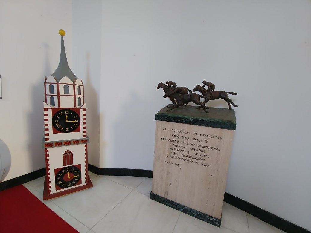 Merano Racecourse景点图片
