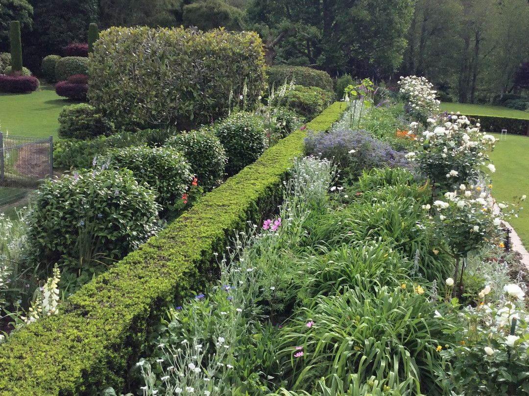 Moondance Manor Gardens景点图片