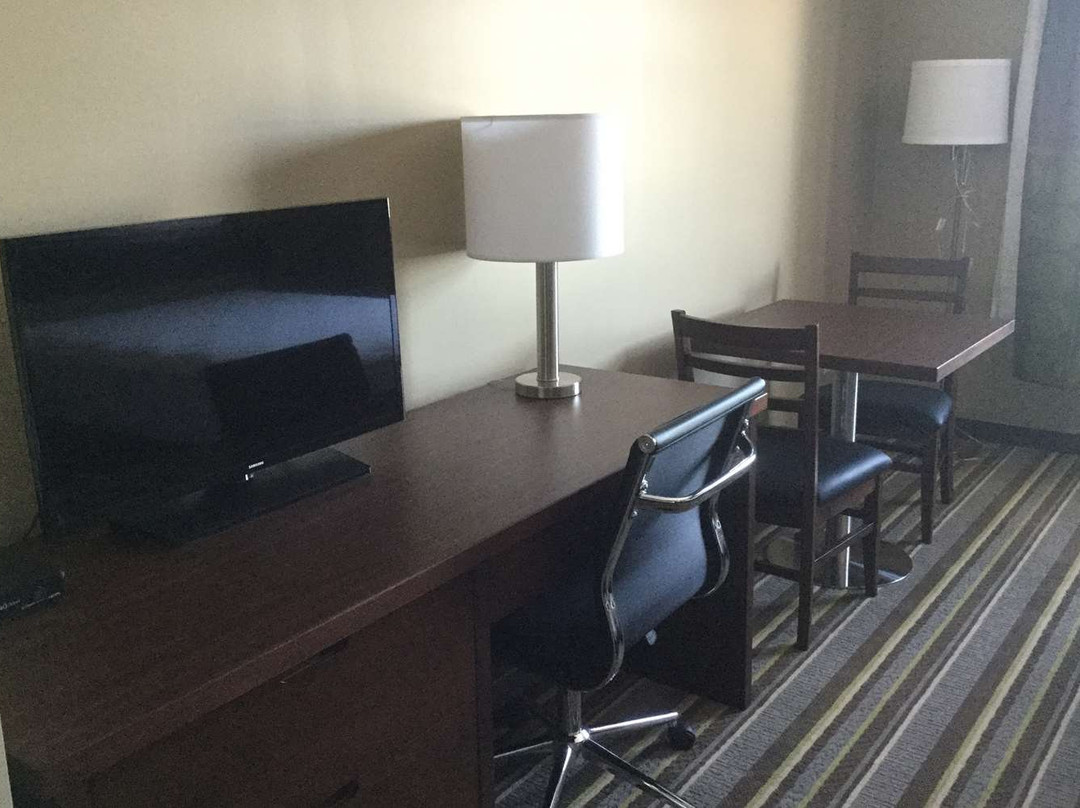 Super 8 by Wyndham Hardisty主图