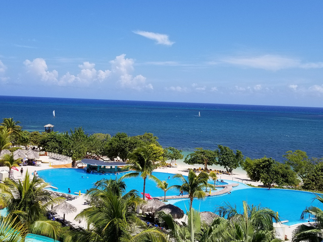 伊贝罗斯塔玫瑰堂海滩全包酒店主图