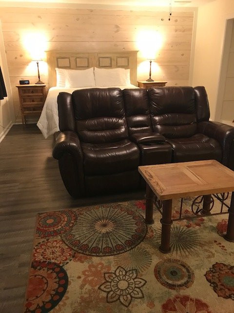 Square Inn & The Legacy Lounge主图