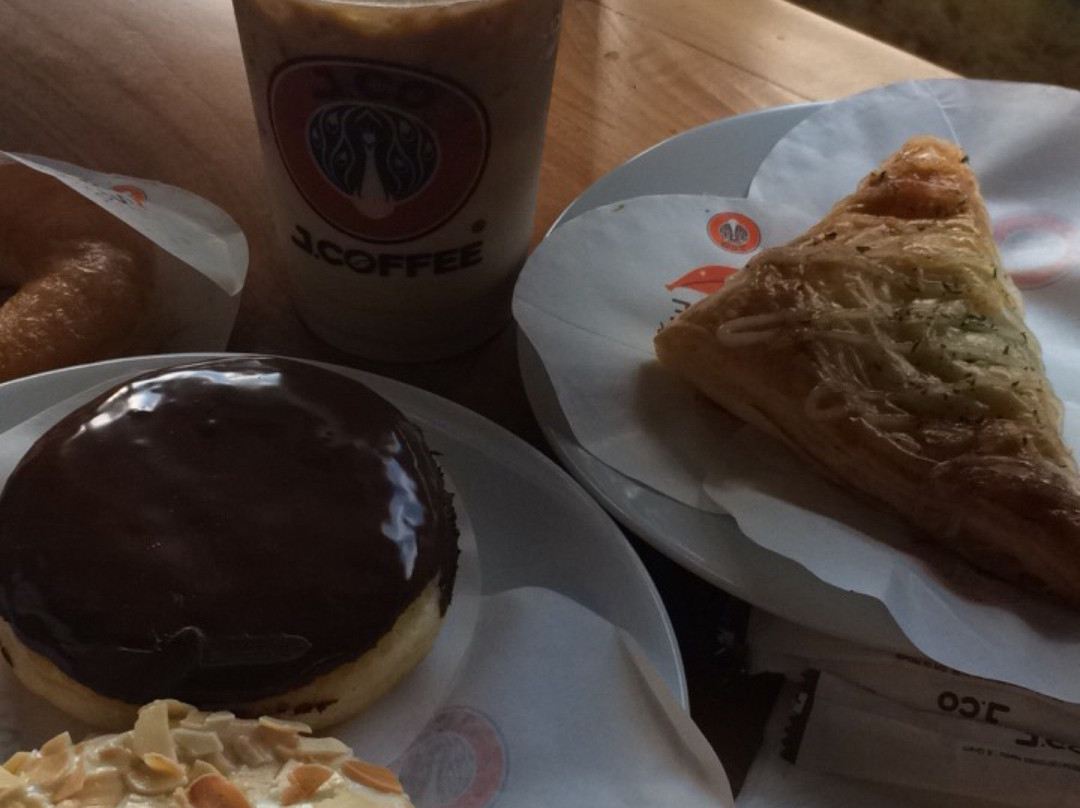Peguyangan餐馆和美食-J.Co. Donuts N Coffee