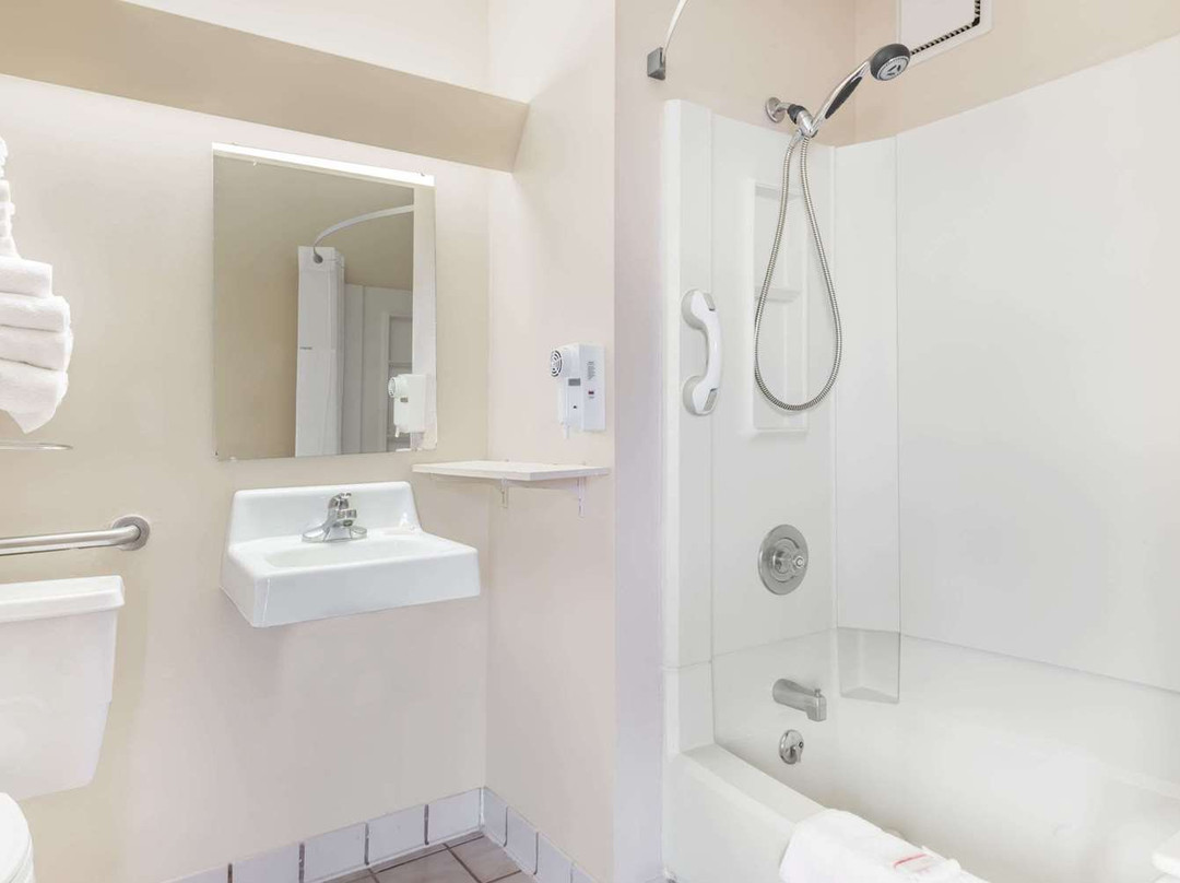 Super 8 by Wyndham Dodge City主图