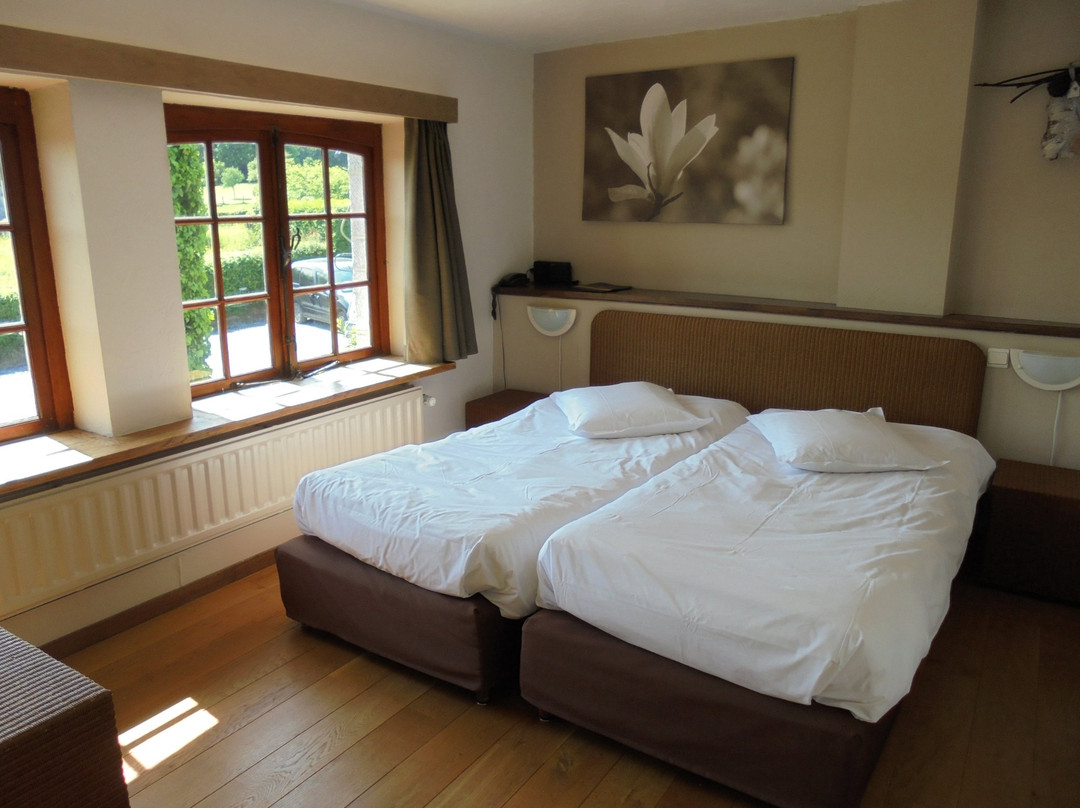 Auberge des Perees主图
