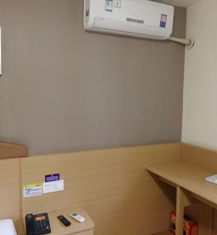 7天连锁酒店(武汉亚贸广场军区总医院地铁站店)主图