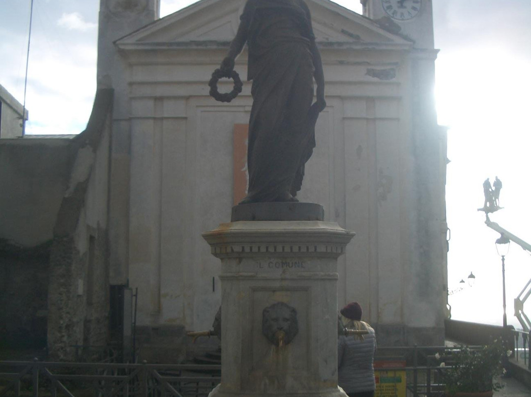 阿里恰旅游景点-Fontana Della Bella Flora