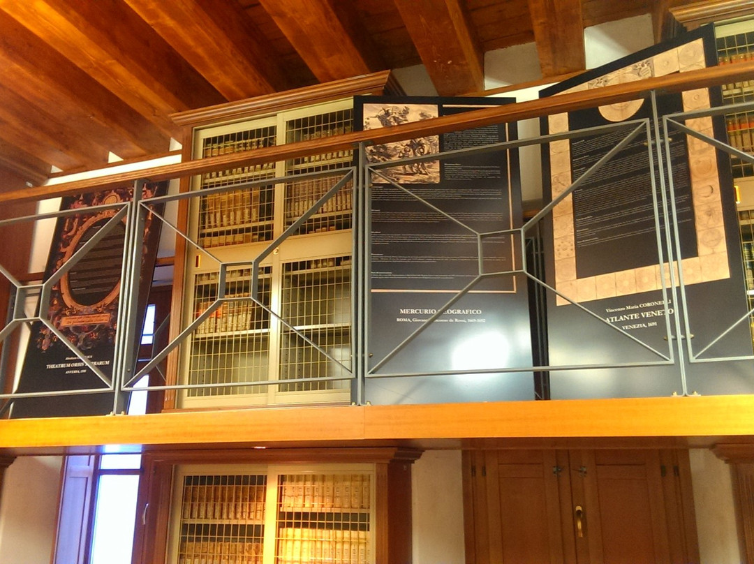 Biblioteca Comunale Paroniana-列蒂必去景点