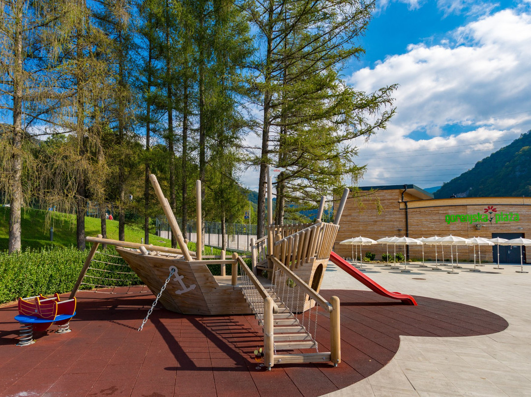 Pool Complex Gorenjska Plaza-特尔日奇必去景点