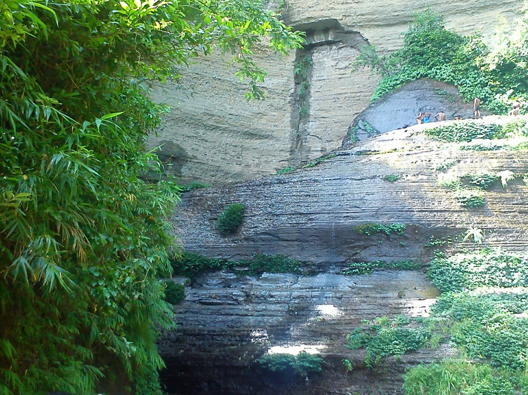 Shuvolong Waterfalls景点图片