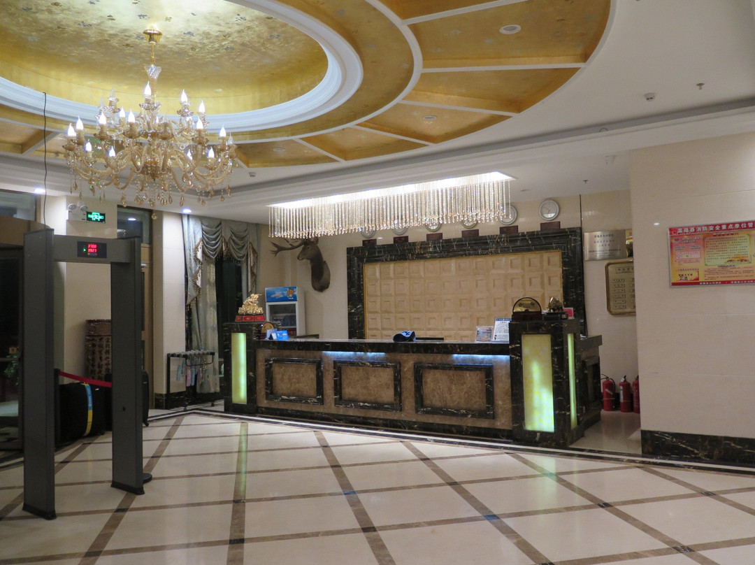 富蕴山河酒店主图