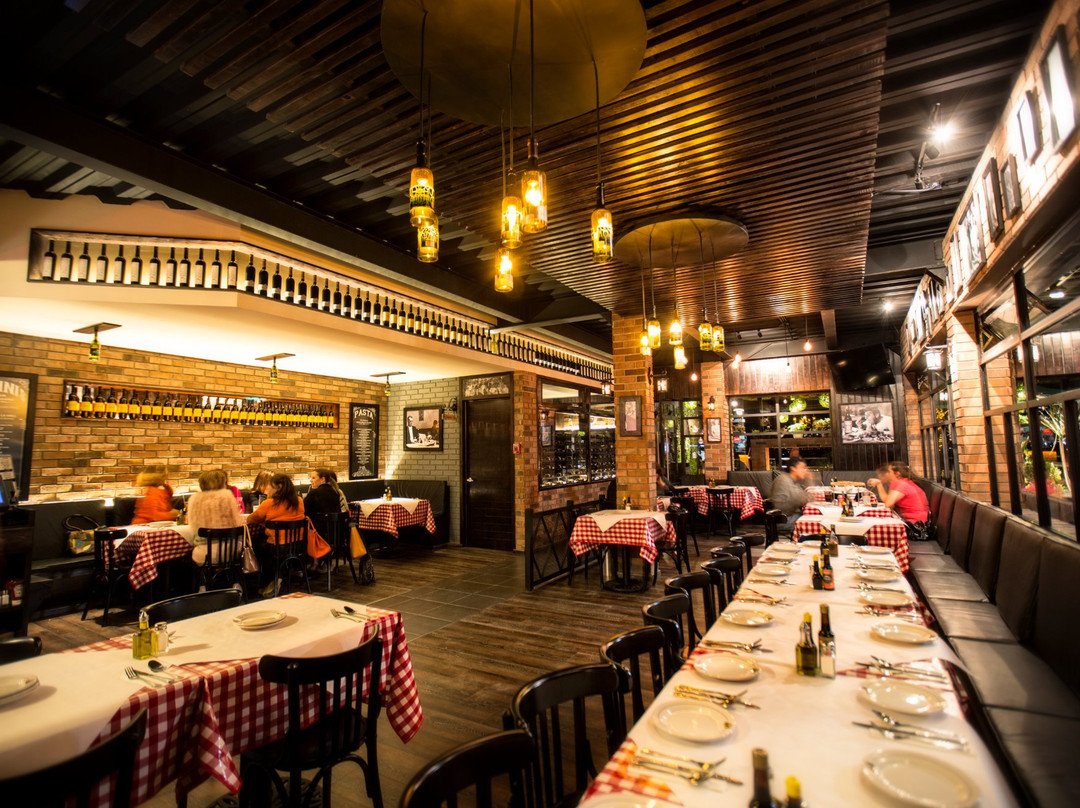 Durango餐馆和美食-Lucky Black Pizza Pasta y Vino