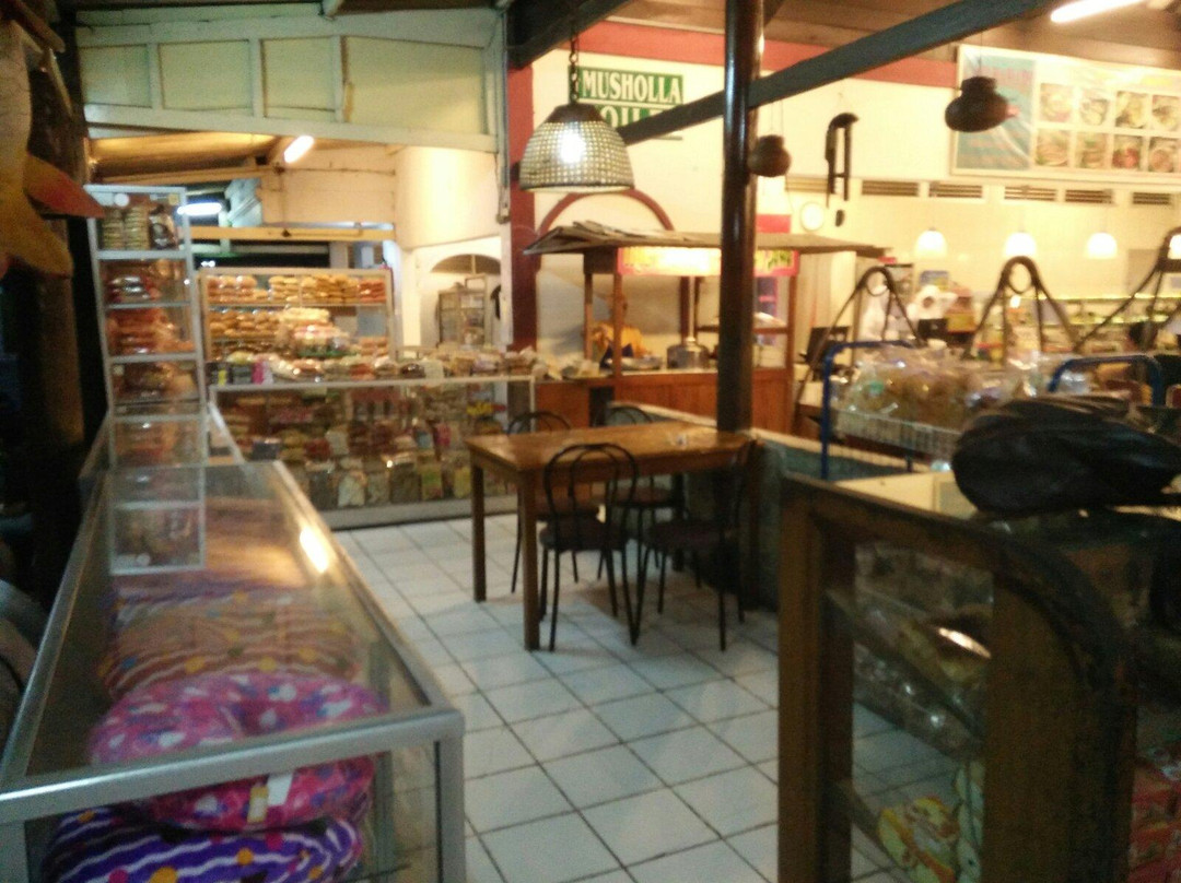 Kebumen餐馆和美食-Rumah Makan Sari Bahari