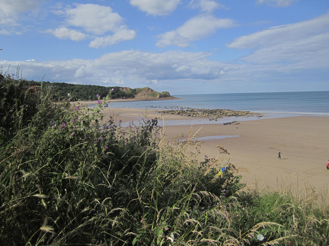 Cayton Bay Beach景点图片
