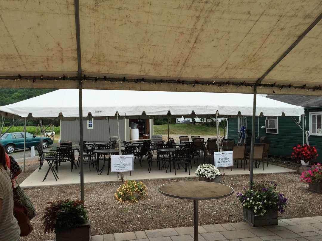 Rosedale Farms & Vineyards-锡姆斯伯里必去景点