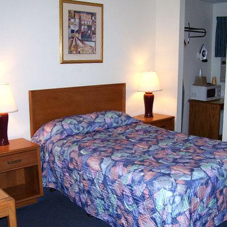 Magnuson Hotel by the River主图