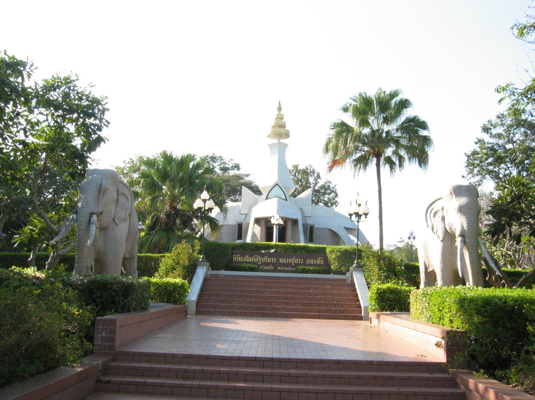 Wat Tham Klong Phen景点图片