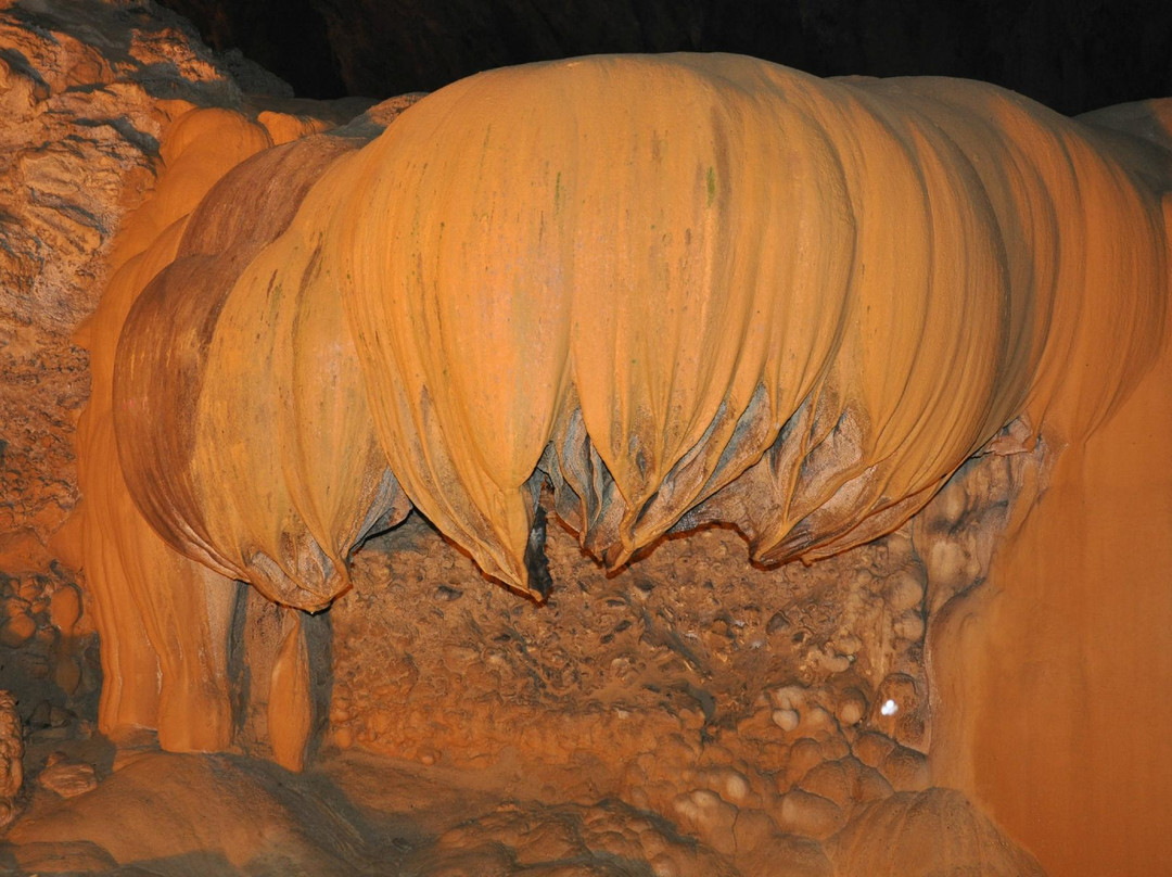 Nguom Ngao Cave景点图片