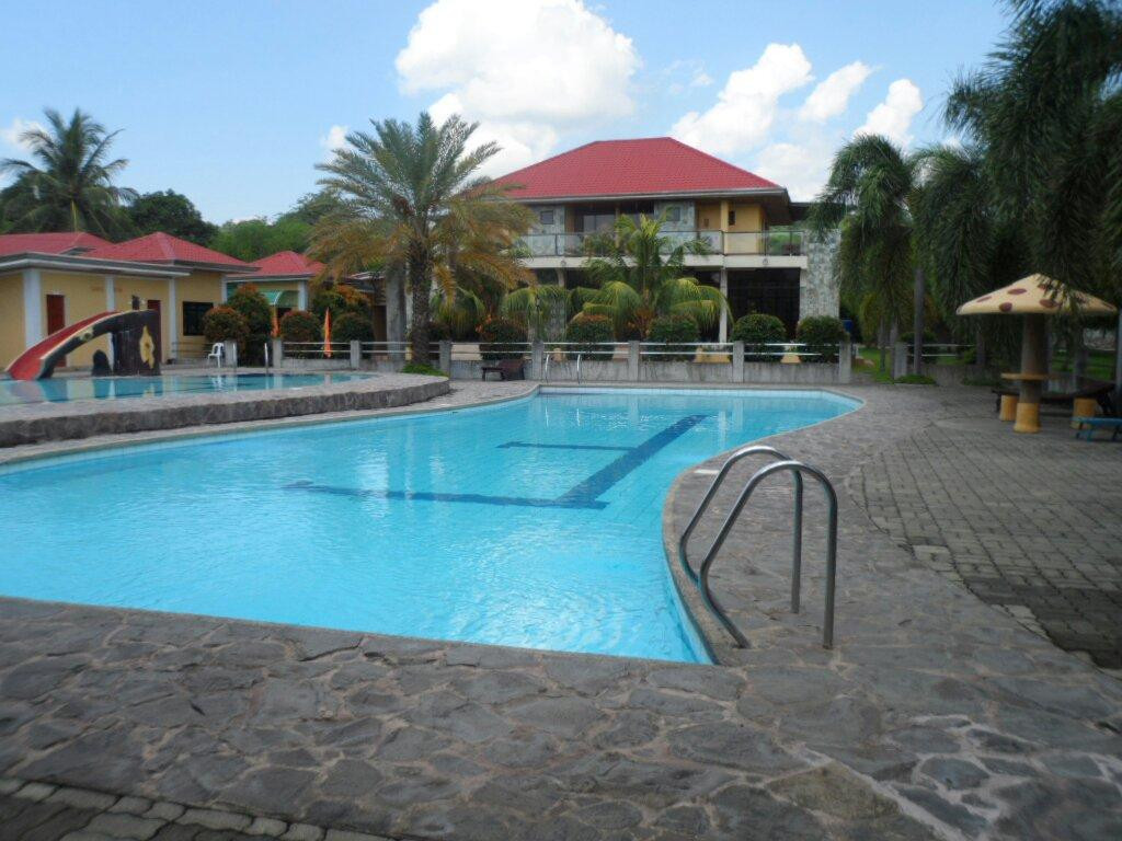 Calinisan Beach Resort