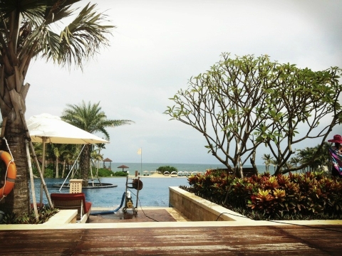 海棠湾9号行政楼-泳池