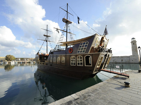 Dolphin Cruises-雷斯蒙必去景点