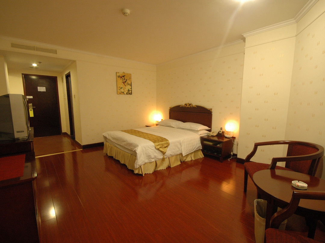 凤凰假日酒店主图